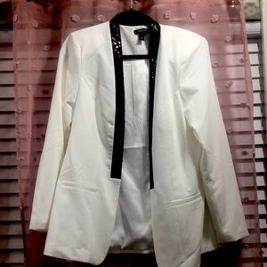 Whit and black blazer